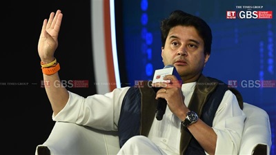 sh jyotiraditya m scindia minister of communications and development