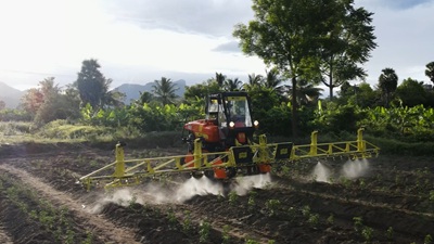 Niqo Robotics Leads the Global South in Agricultural Spot Spraying with 148,000 Commercialised Acres 1 side angle shot of spraying
