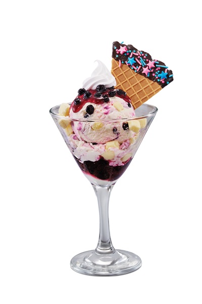 berry me in cheesecake sundae