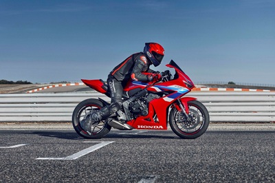 Honda Motorcycle & Scooter India Launches 2025 CB650R and CBR650R with Revolutionary E-Clutch Technology ‘Bookings Open’ 2 Honda Motorcycle & Scooter India Launches 2025 CB650R and CBR650R with Revolutionary E-Clutch Technology ‘Bookings Open’